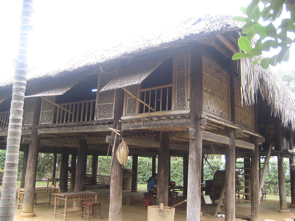 Nhà ở truyền thống của dân tộc Giáy ở Sapa